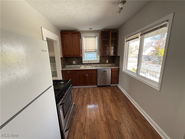 Building Photo - 1275 Donald Ave