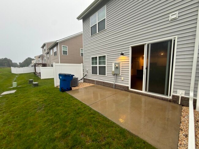 Building Photo - 12409 Petrel Crossing