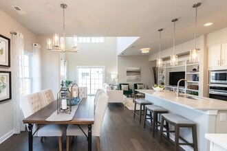 Building Photo - Beautiful model home end unit