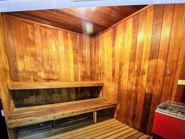 Building Photo - Second Floor Condo in Rossmoor Park Commun...