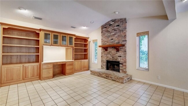 Building Photo - 10890 SW 83rd Ave