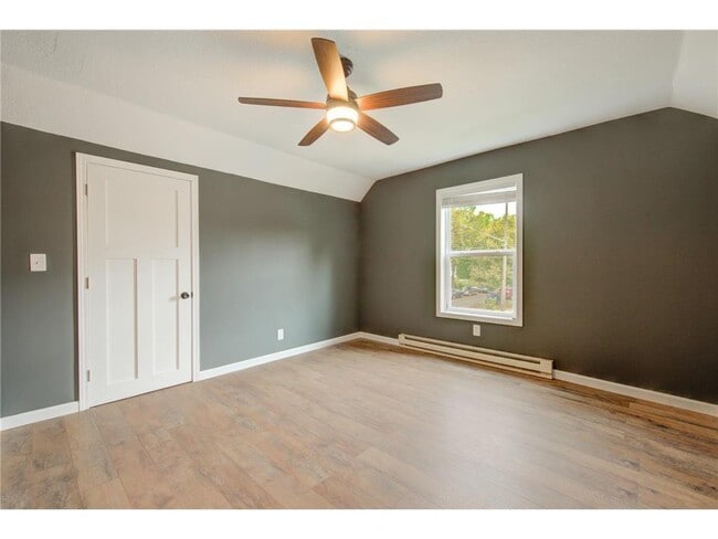 Building Photo - 1 Bedroom 1 Bath plus Den/Home Office Blocks from Bde Maka Ska