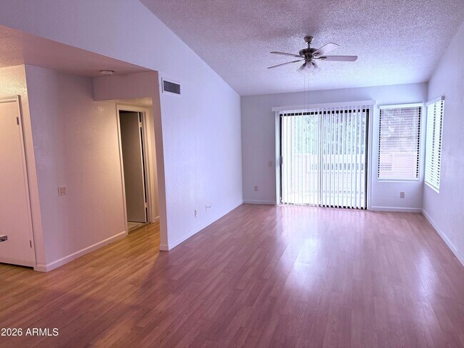 Building Photo - 2035 S Elm St