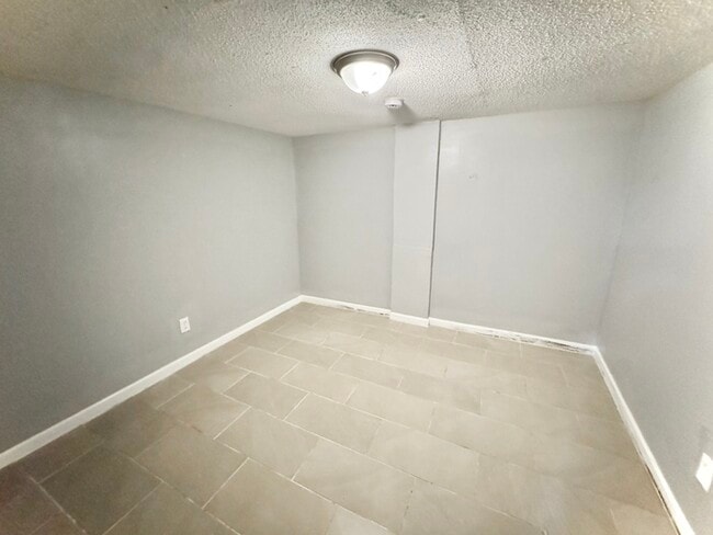 Building Photo - 2876 Cela Rd