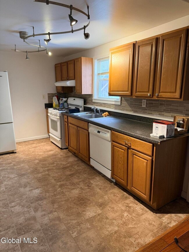 Building Photo - 200 Mohawk St