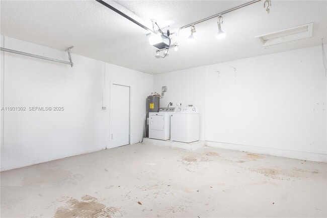 Building Photo - 1901 SW 129th Terrace