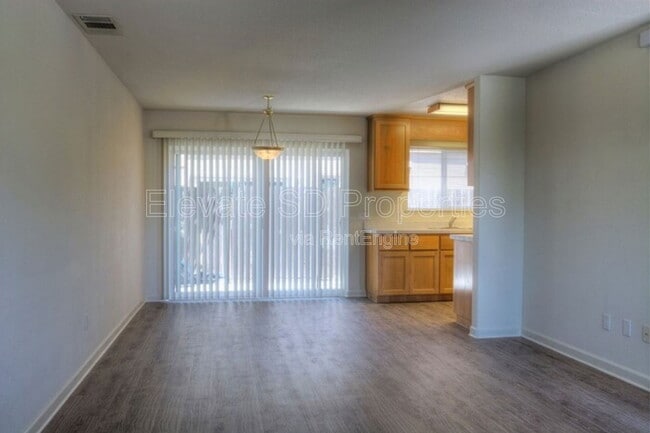 Building Photo - 2836 Grove Way