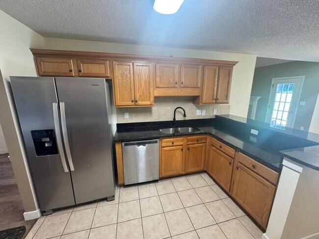 Building Photo - Spacious 4 Bedroom in South Crestview!