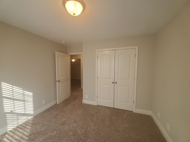 Building Photo - $2100 Executive 3 Bed 2.5 Bath with Bonus ...