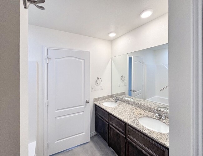 Building Photo - Modern 3-Bedroom Single-Story Home with St...