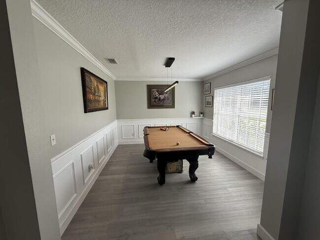 Building Photo - "Spacious 3-Bedroom Retreat with Bonus roo...