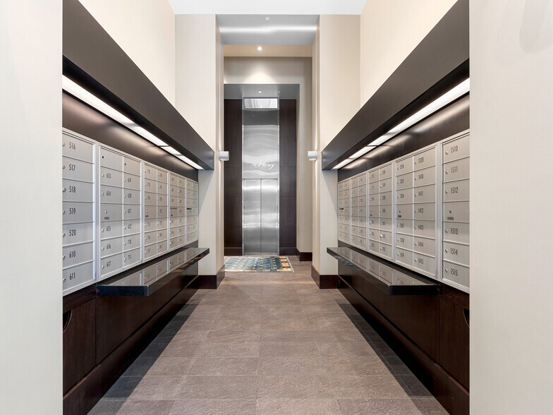 Building Photo - 1025 NW Couch St