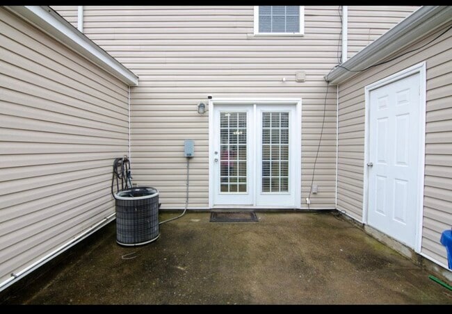 Building Photo - 4016 Cody Dr