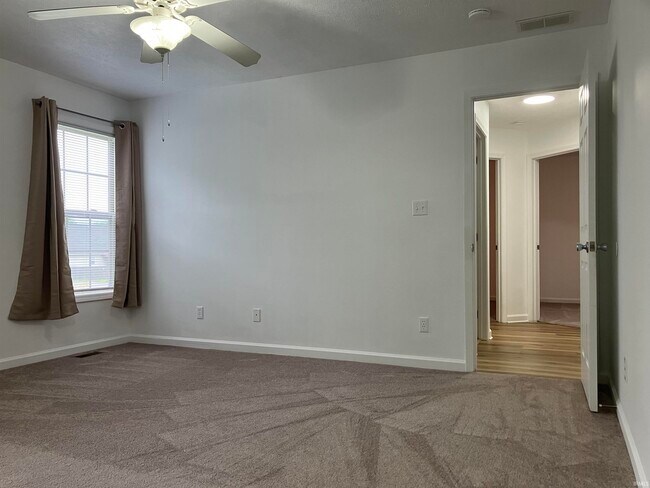 Building Photo - 7872 Sandalwood Dr