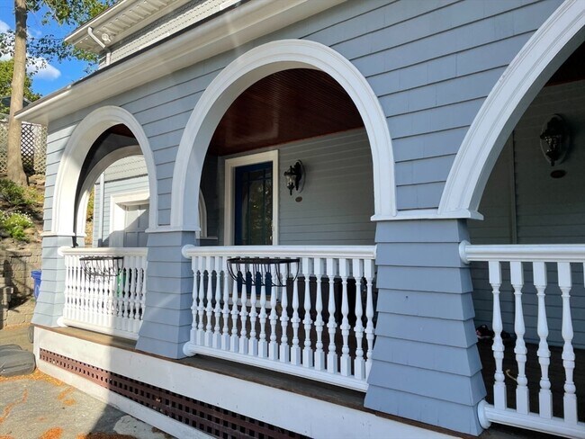 Building Photo - 217 Bellevue St