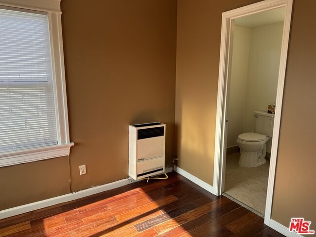 Building Photo - 2024 W 12th St