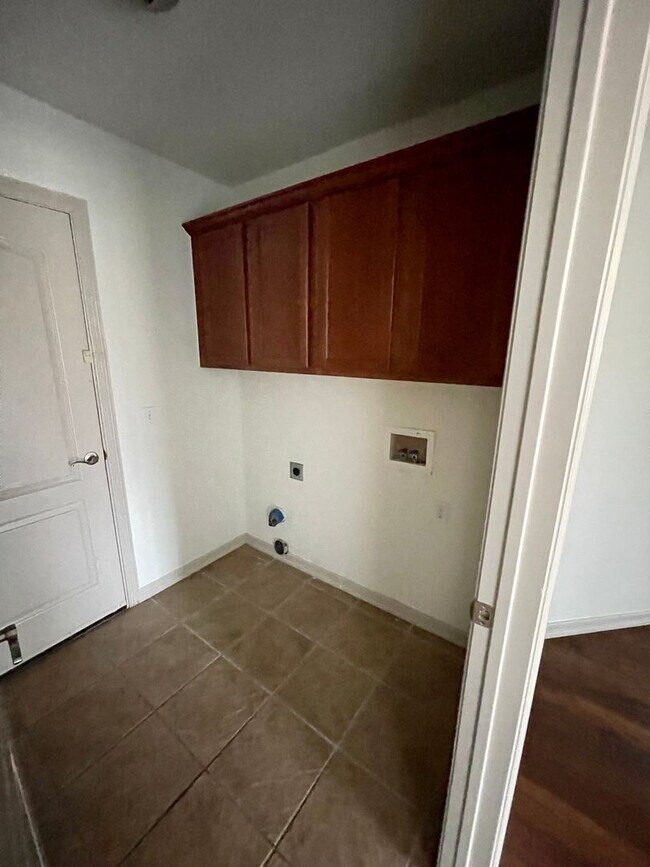 Building Photo - Gorgeous 3 Bedroom/ 2 Bath Home for Rent i...