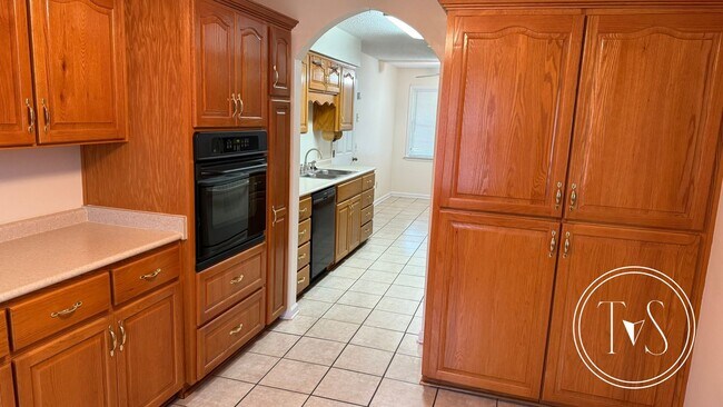 Building Photo - RATE DROP ALERT! (was $1800/month)