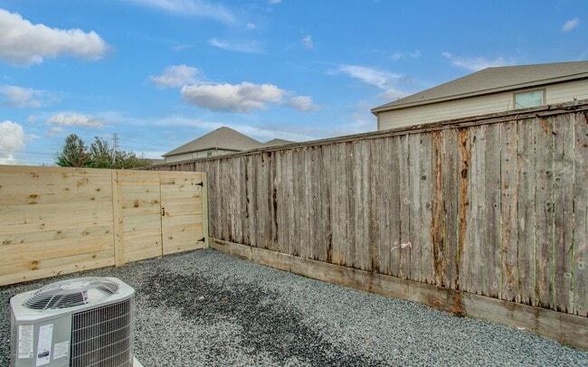 Building Photo - 22210 Dutch Oven Dr