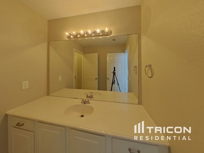 Building Photo - 4504 Vista Meadows Dr