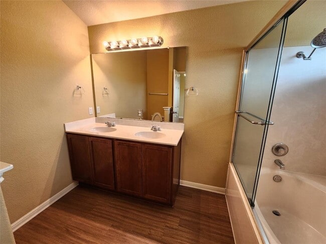 Building Photo - 107 Lavaca Loop