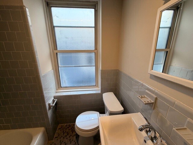 Building Photo - 5 Elmer St