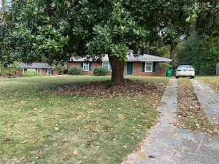 House seen from street - 2923 Hollywood Dr