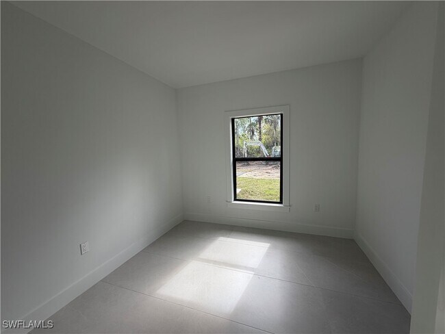 Building Photo - 4141 Everglades Blvd S