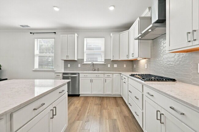 Building Photo - 2413 Abbot Hall Dr