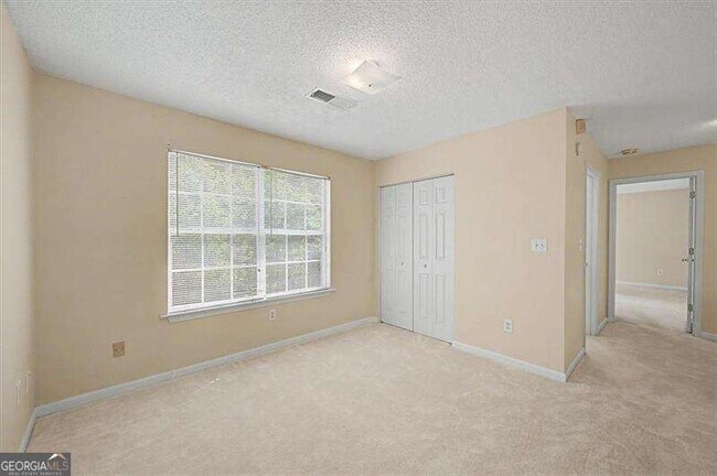 Building Photo - 2025 Baramore Oaks Dr