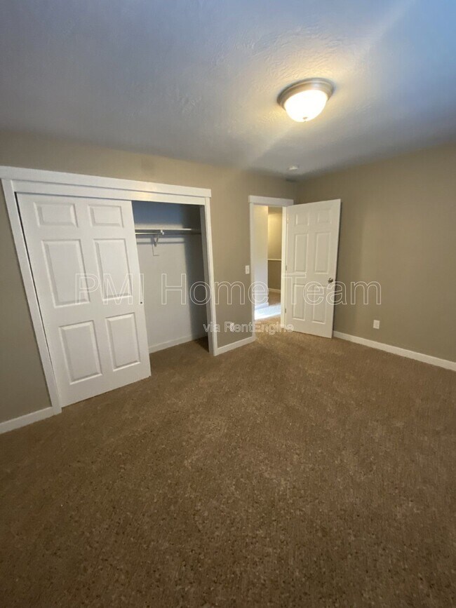 Building Photo - 972 Stonehaven Dr