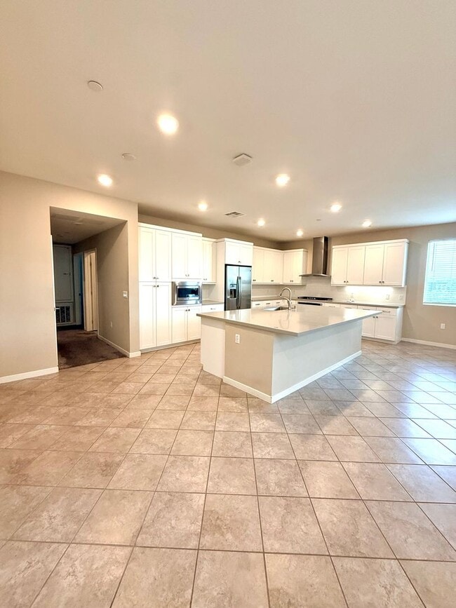 Building Photo - Newer 2 bedroom 2 bath luxury SMART HOME c...