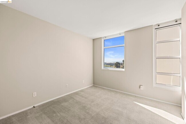 Building Photo - 1 Lakeside Dr