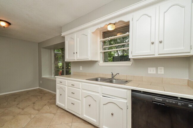 Building Photo - 4522 Donalbain Dr