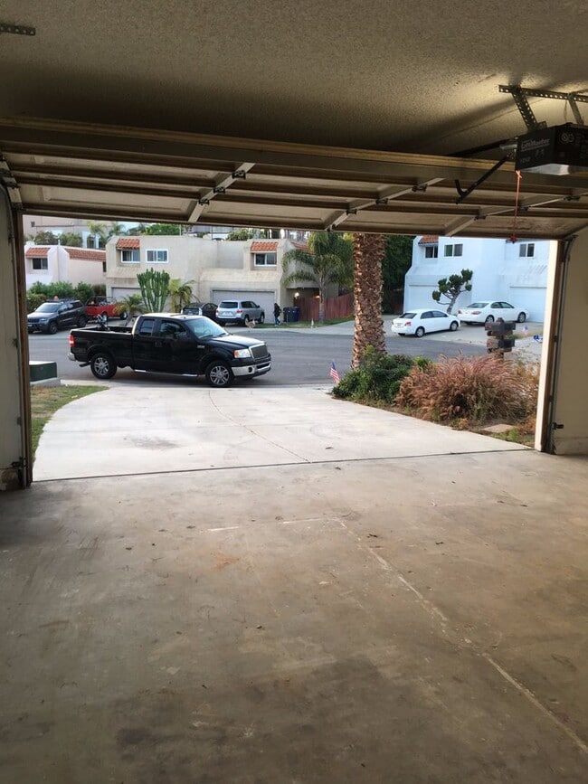 Building Photo - 859-861 Mola Vista Way