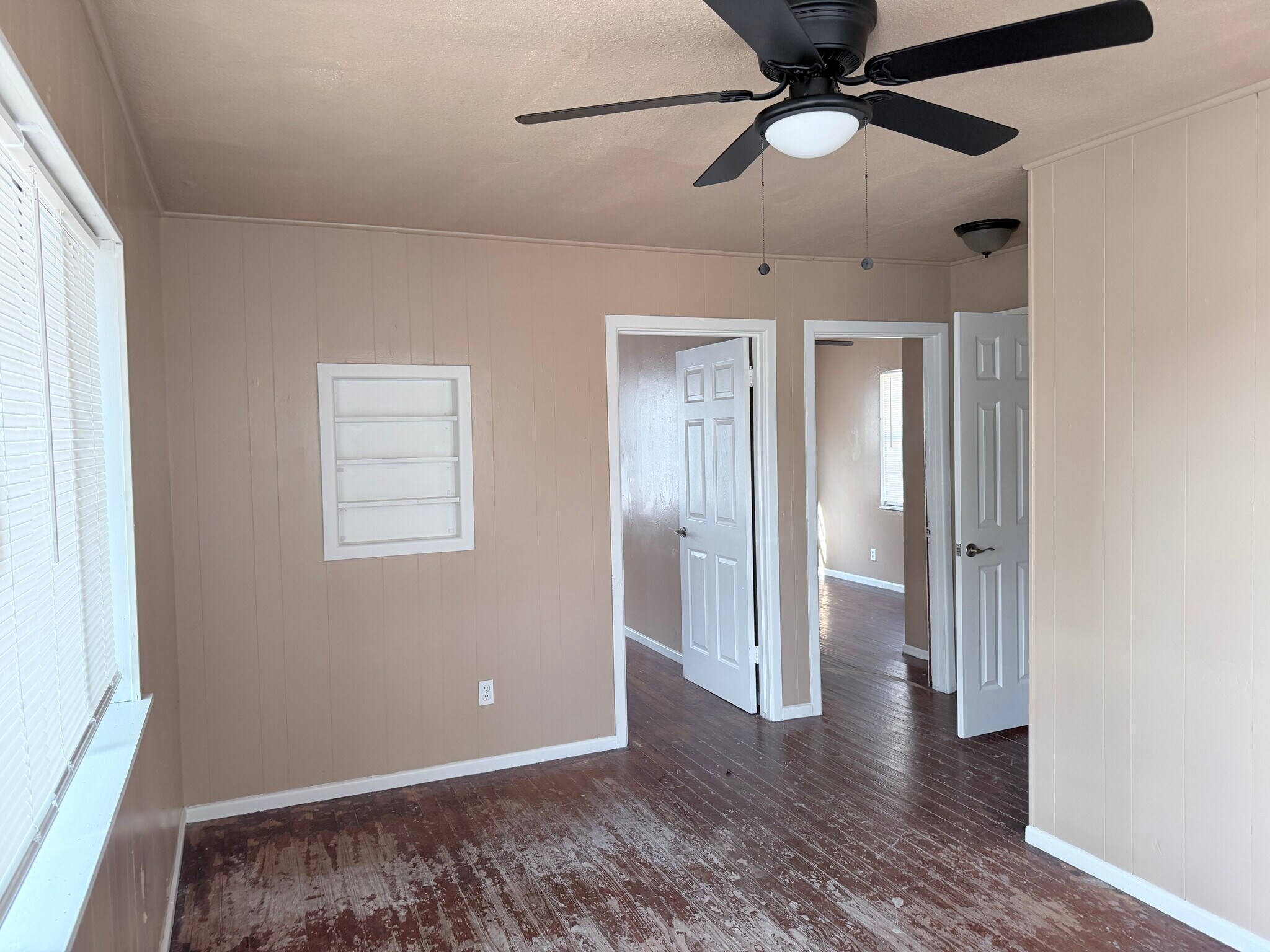 Building Photo - 17 Midway Dr