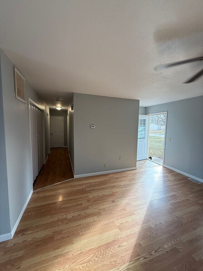 Building Photo - Fully remodeled 3 bedroom in great neighborhood - Iola