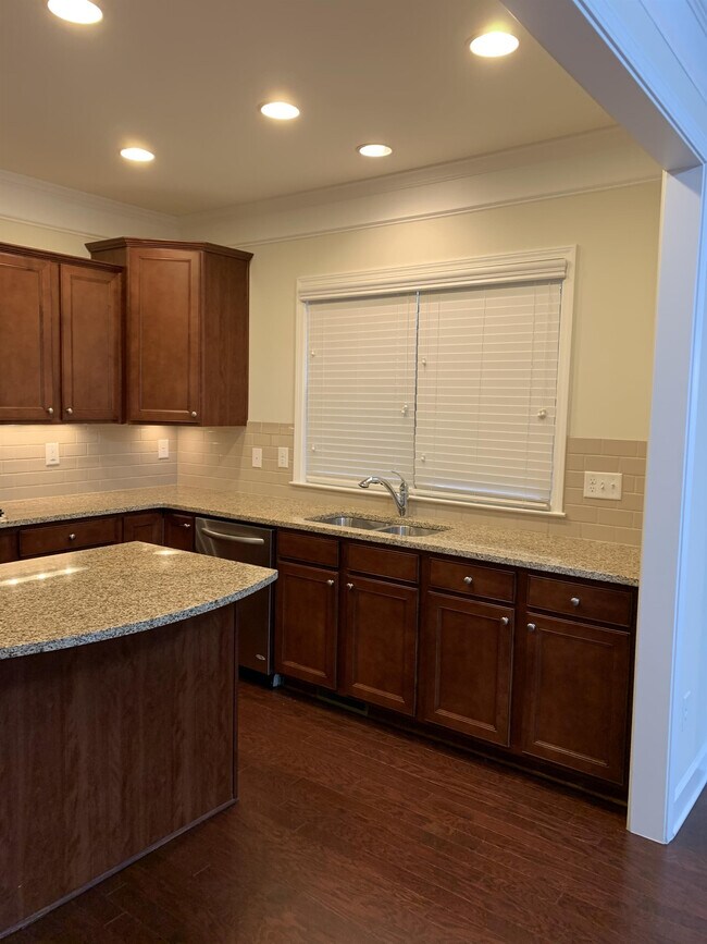 Building Photo - 2562 Sibley Dr