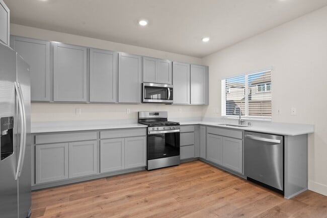 Building Photo - The Aspen - Luxurious 3 Bedroom 2.5 Bath T...