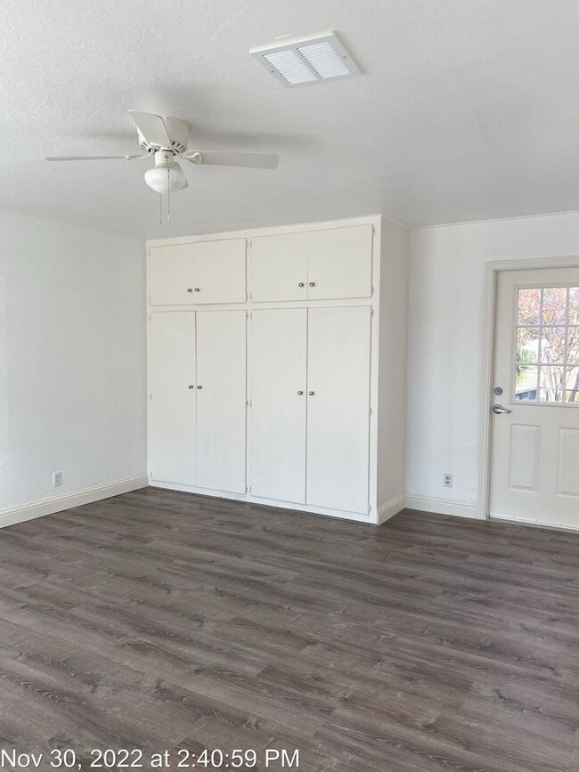 Building Photo - Country Property