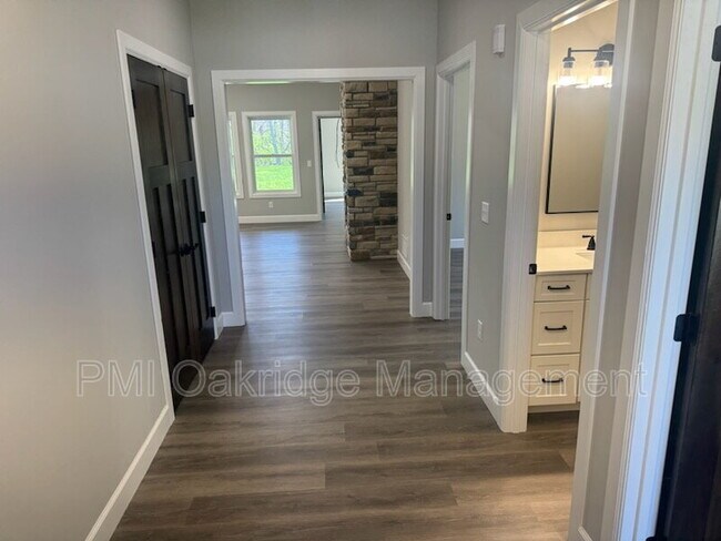Building Photo - 963 Winter Ridge Dr