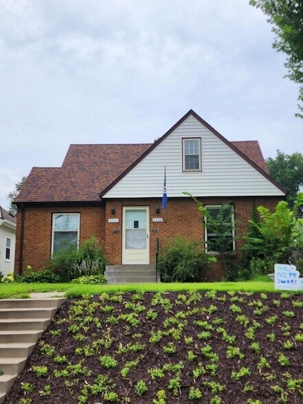 Primary Photo - 5028 Bloomington Ave