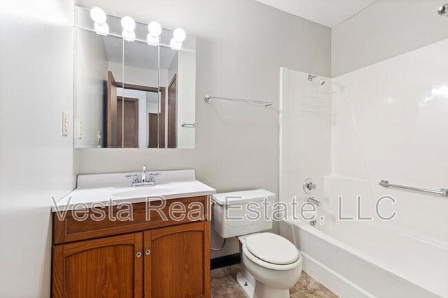 Building Photo - 412 N. Highland