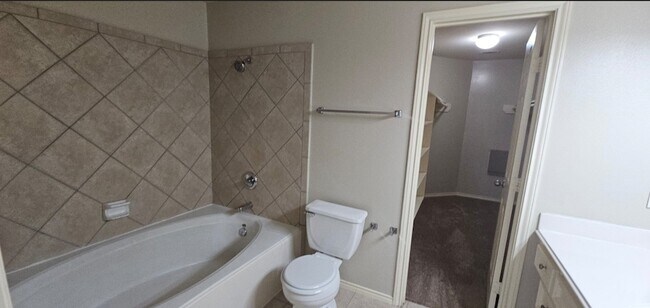 Building Photo - 706 Woodport Ln