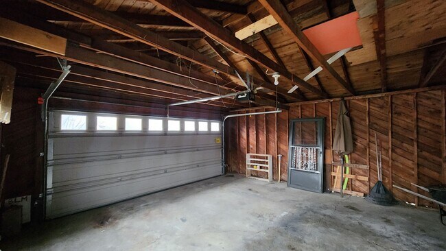 Building Photo - Centrally Located Three Bedroom House with...