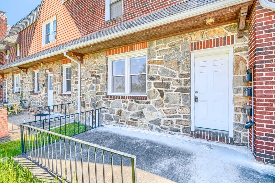 Building Photo - 4041 Wilkens Ave