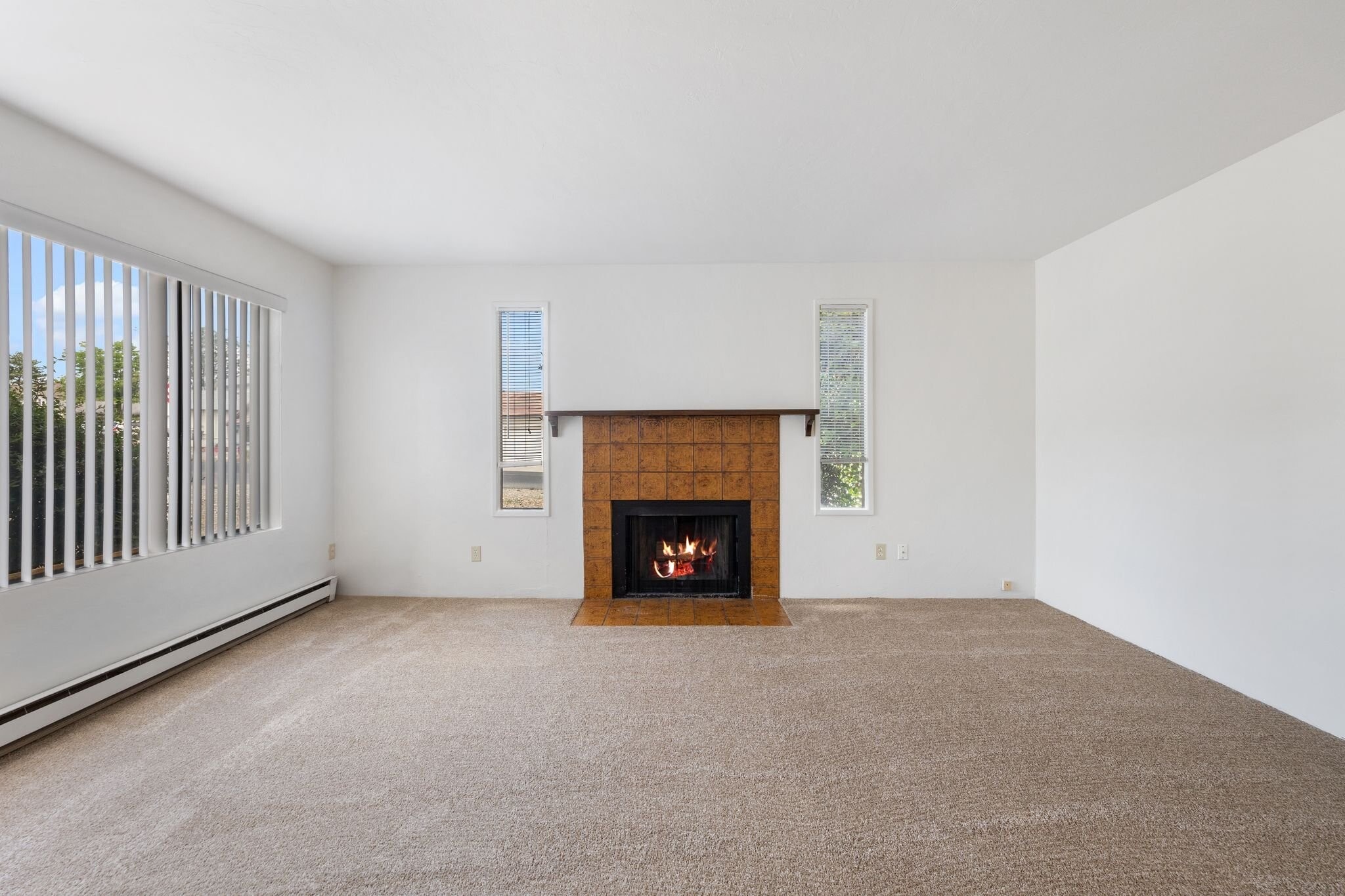 Building Photo - 1299 Tapadero Dr