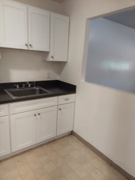 Building Photo - 45 Brook Rd