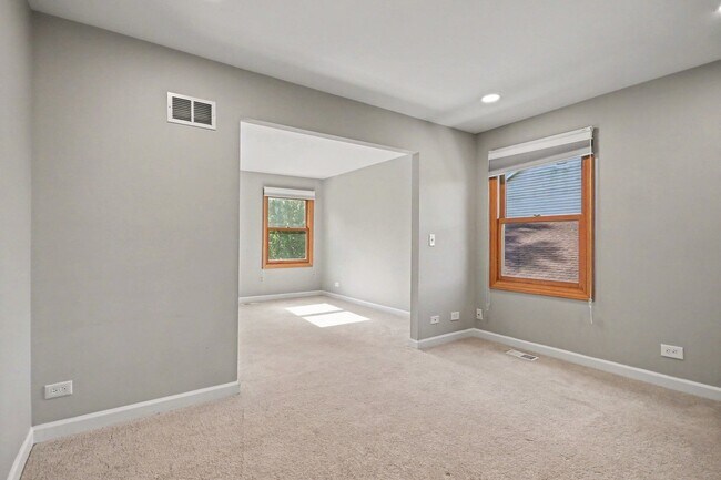 Building Photo - 5195 Castaway Ln