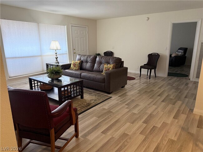 Building Photo - 2845 Loveland Dr